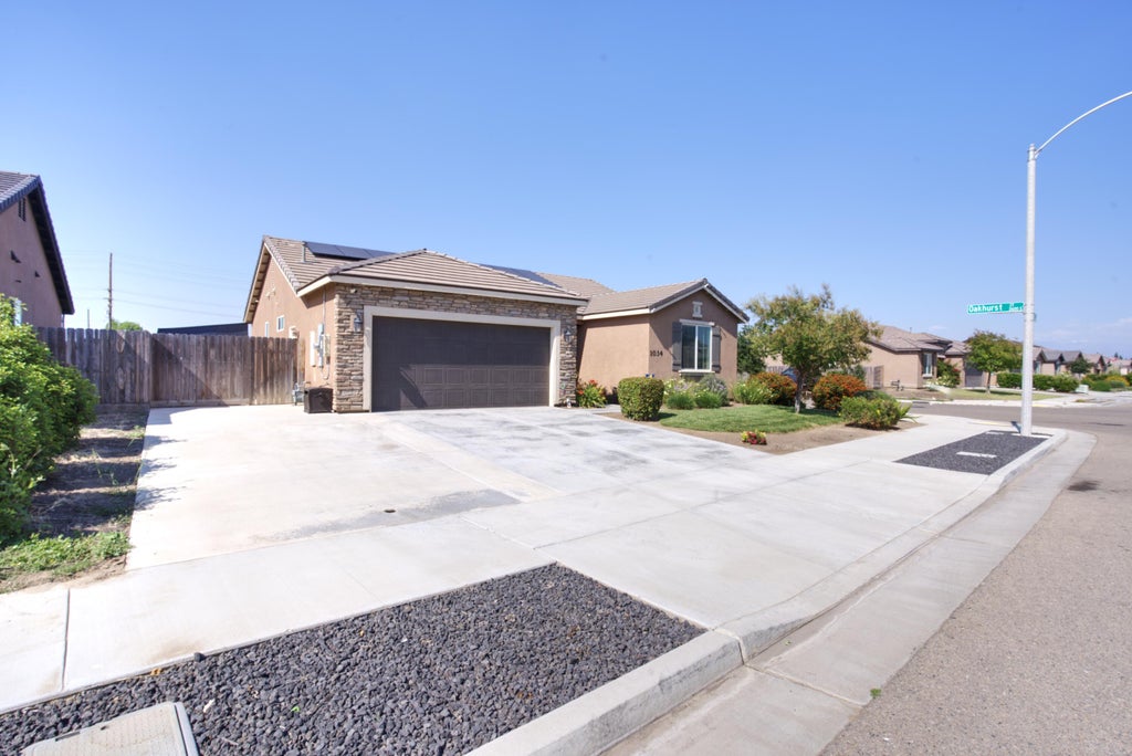 Photo of 1034 E Country Court, Visalia, CA 93292 (MLS # 241627)