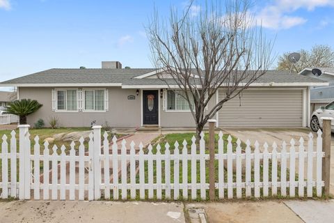Photo of 1092 Sherman Court, Lindsay, CA 93247 (MLS # 239464)