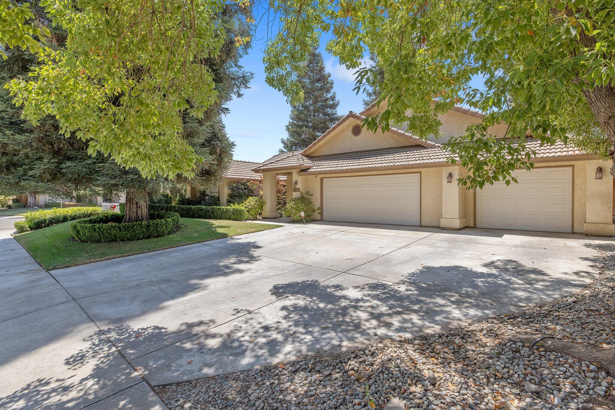 Visalia, California 93292, United States, 3 Bedrooms Bedrooms, ,2 BathroomsBathrooms,Residential,Pending,151423