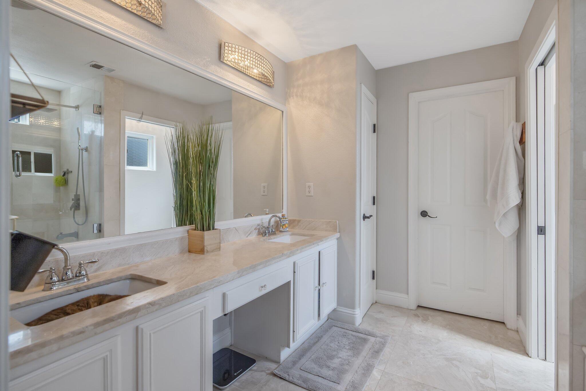 Visalia, California 93292, United States, 3 Bedrooms Bedrooms, ,2 BathroomsBathrooms,Residential,Pending,151423