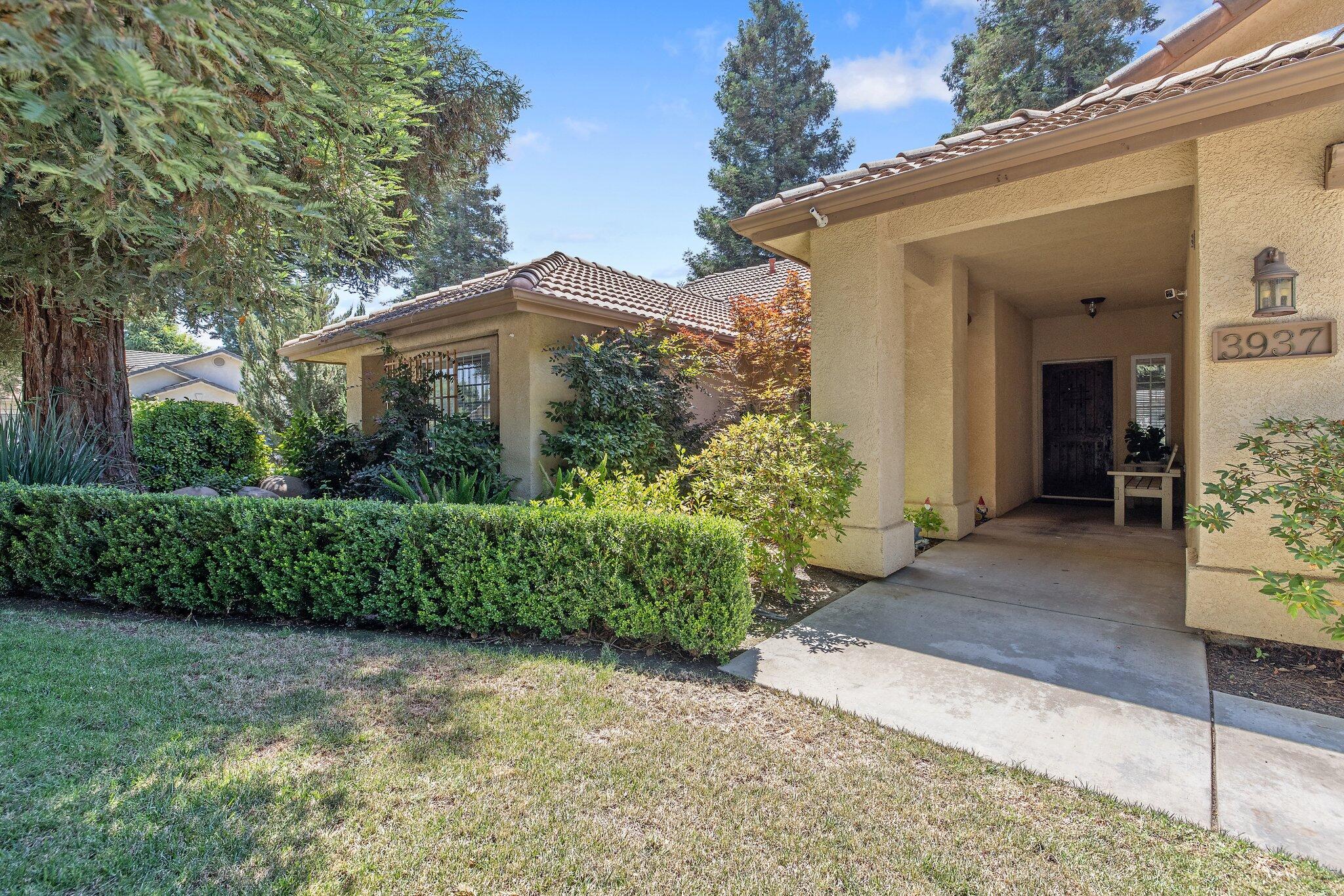 Visalia, California 93292, United States, 3 Bedrooms Bedrooms, ,2 BathroomsBathrooms,Residential,Pending,151423