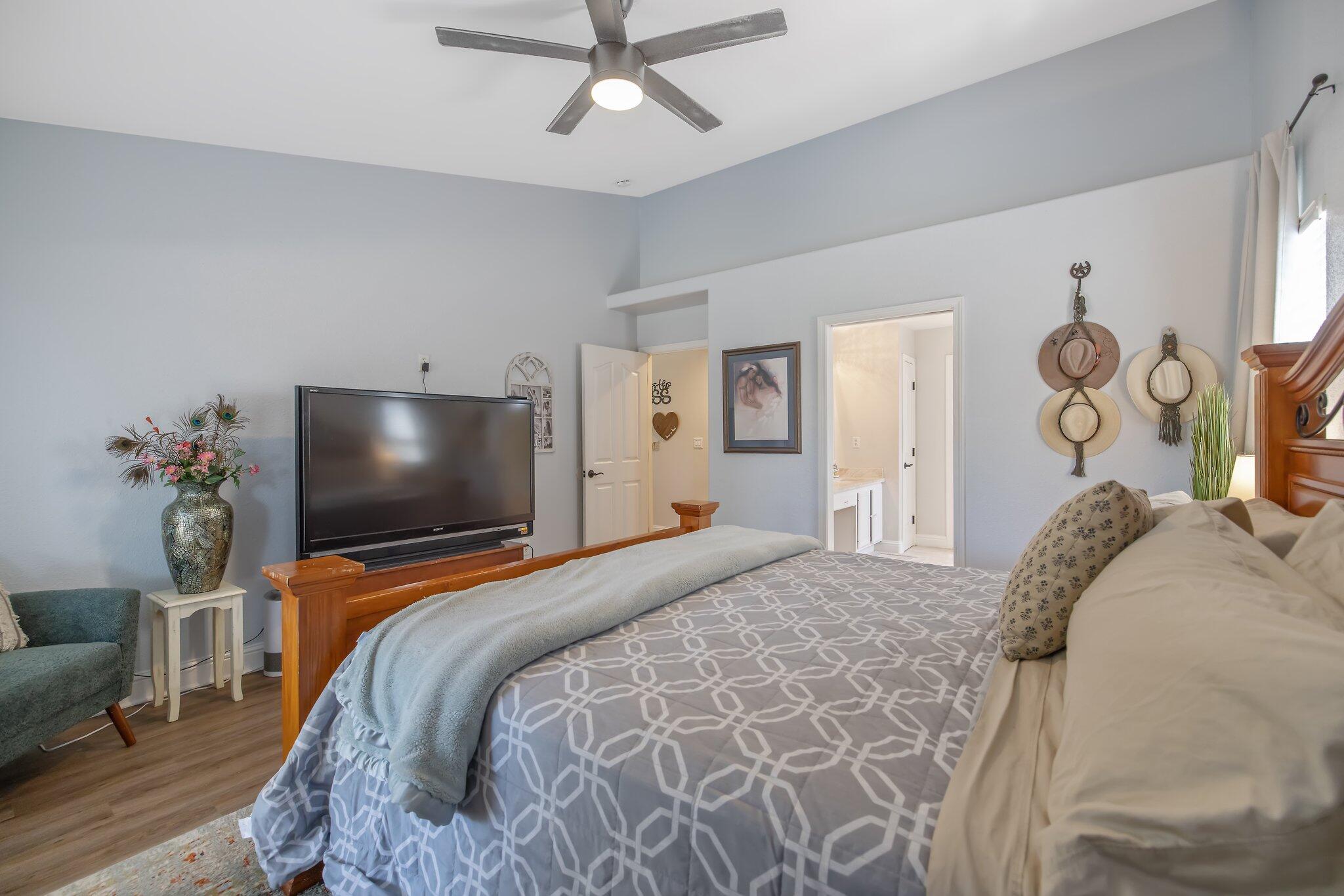 Visalia, California 93292, United States, 3 Bedrooms Bedrooms, ,2 BathroomsBathrooms,Residential,Pending,151423