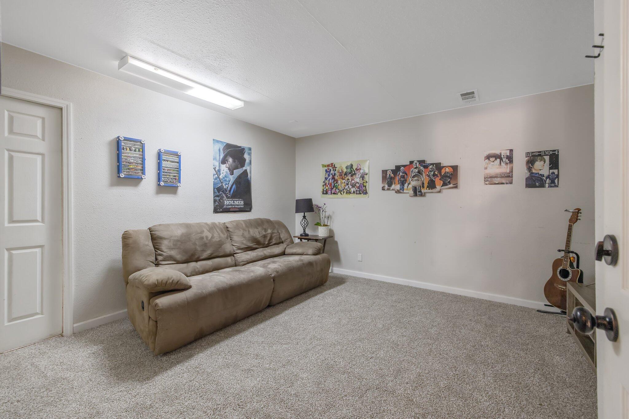 Visalia, California 93292, United States, 3 Bedrooms Bedrooms, ,2 BathroomsBathrooms,Residential,Pending,151423