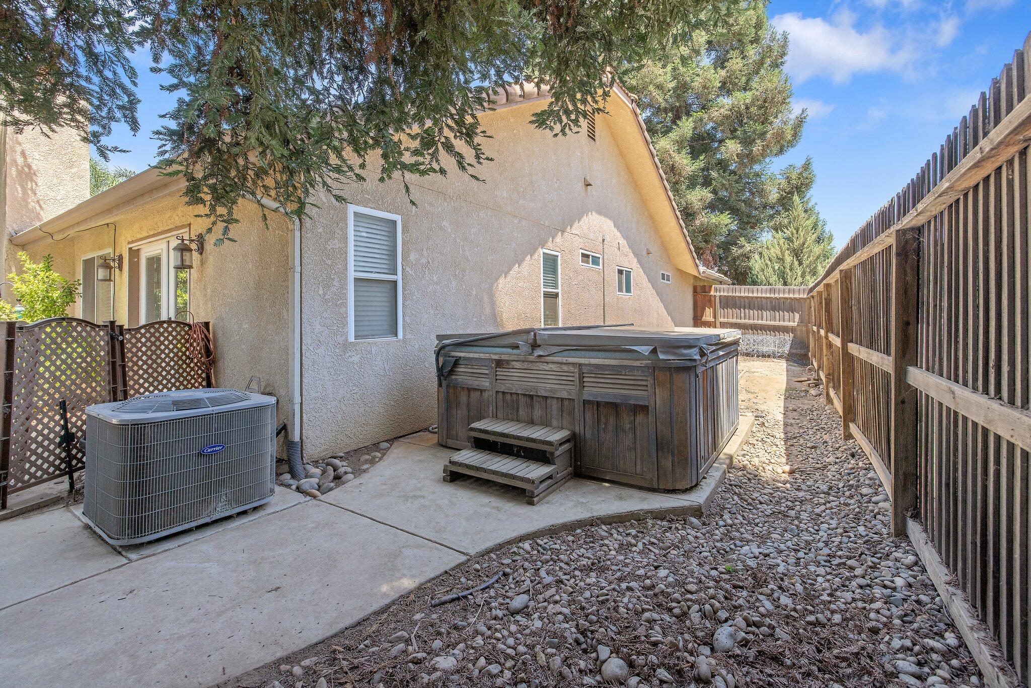 Visalia, California 93292, United States, 3 Bedrooms Bedrooms, ,2 BathroomsBathrooms,Residential,Pending,151423