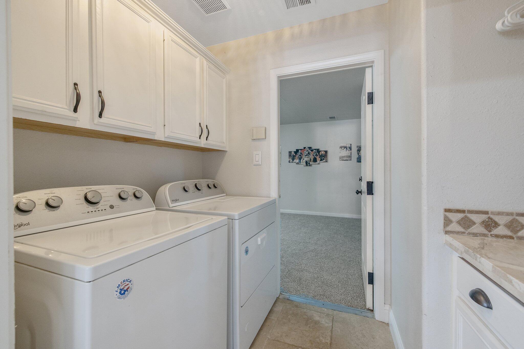 Visalia, California 93292, United States, 3 Bedrooms Bedrooms, ,2 BathroomsBathrooms,Residential,Pending,151423