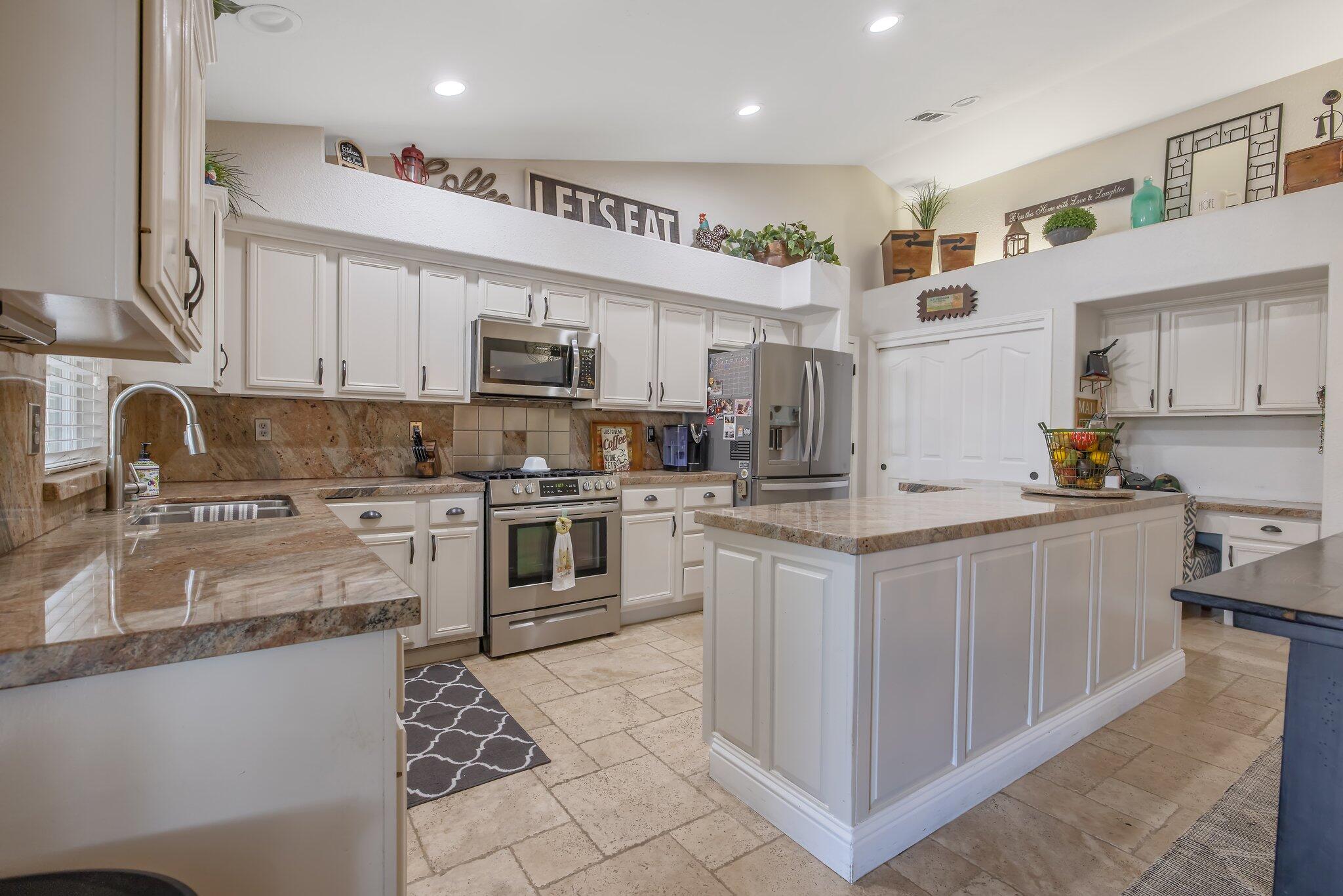 Visalia, California 93292, United States, 3 Bedrooms Bedrooms, ,2 BathroomsBathrooms,Residential,Pending,151423