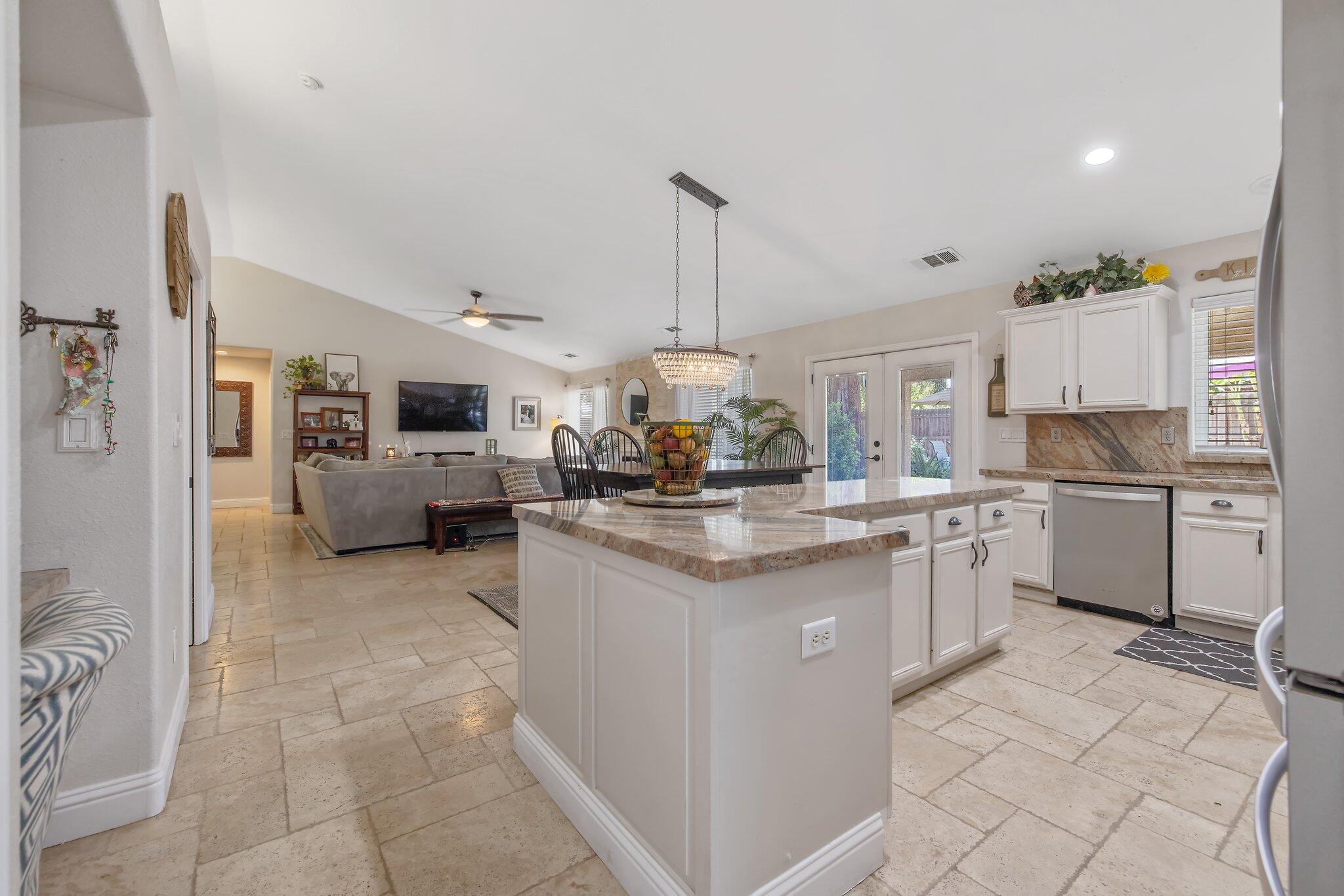 Visalia, California 93292, United States, 3 Bedrooms Bedrooms, ,2 BathroomsBathrooms,Residential,Pending,151423