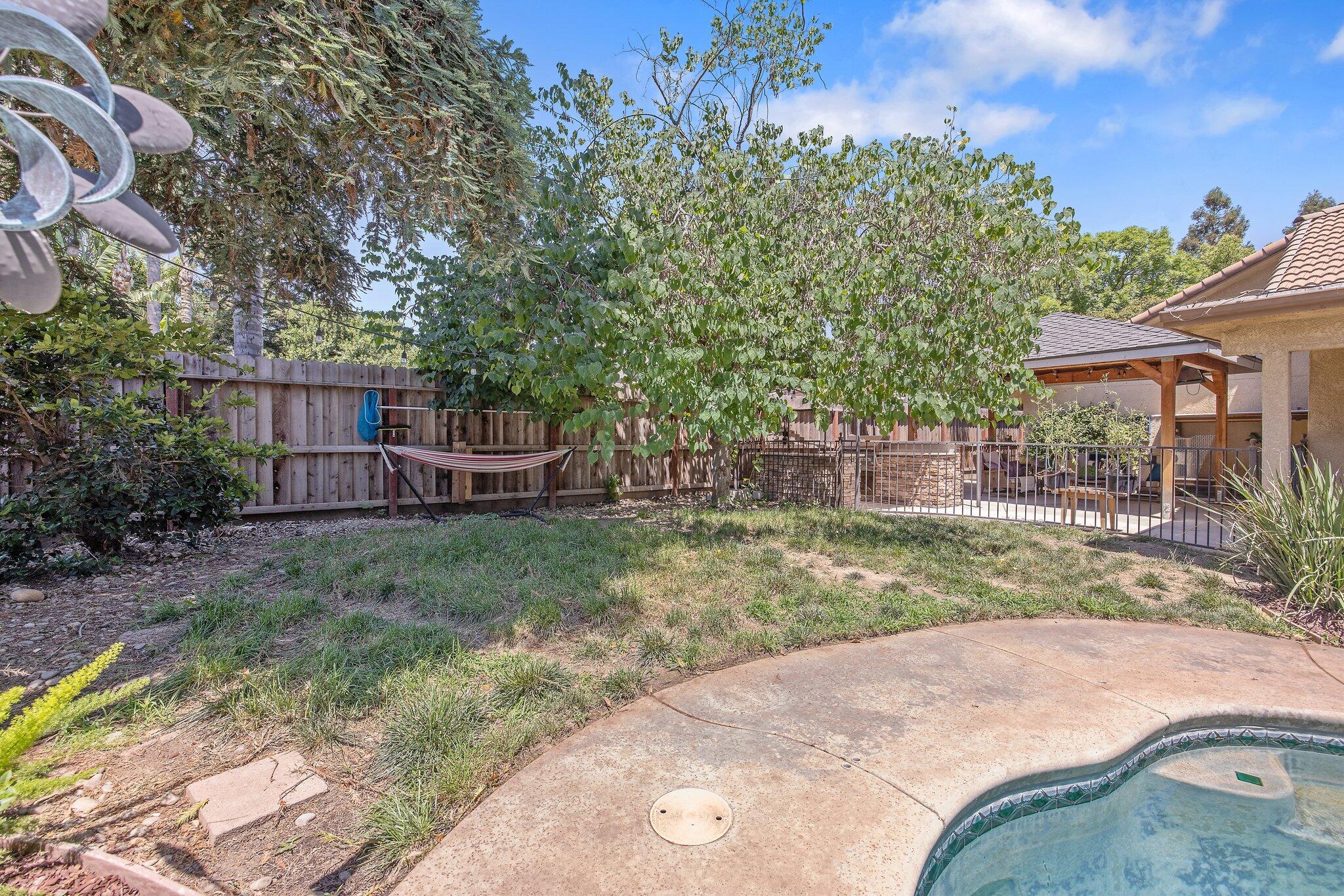 Visalia, California 93292, United States, 3 Bedrooms Bedrooms, ,2 BathroomsBathrooms,Residential,Pending,151423