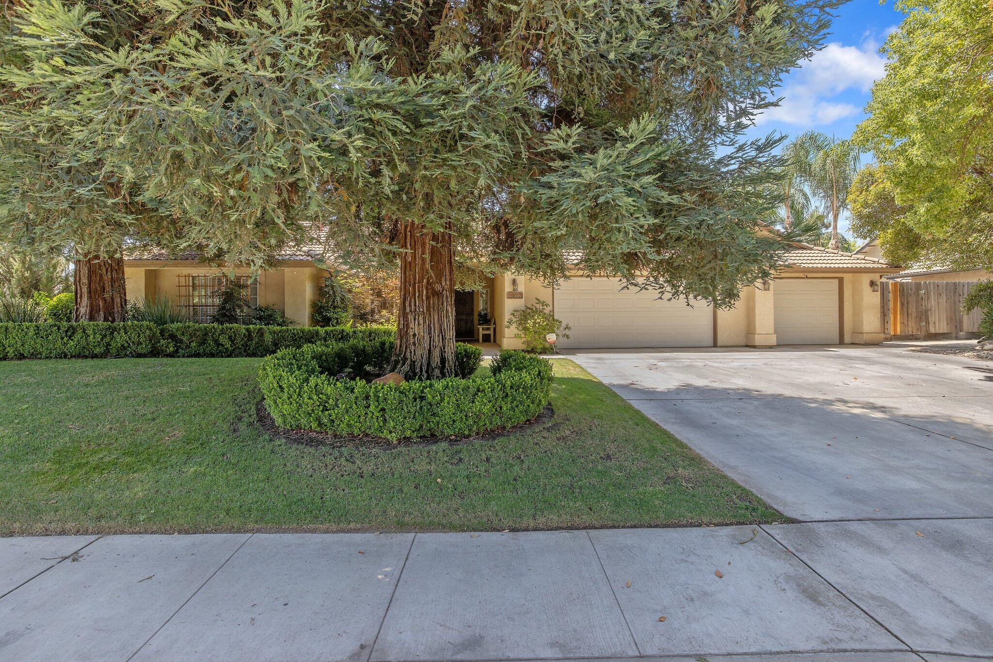 Visalia, California 93292, United States, 3 Bedrooms Bedrooms, ,2 BathroomsBathrooms,Residential,Pending,151423