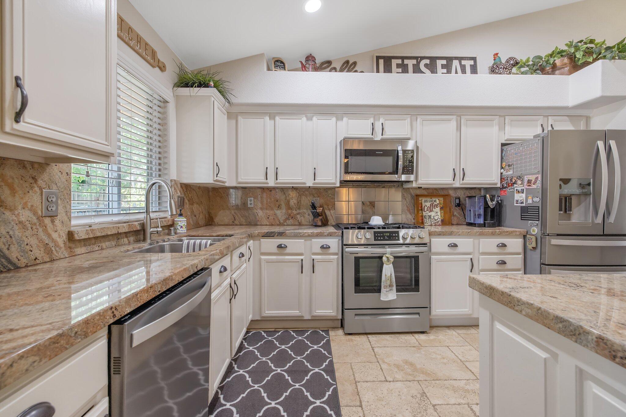 Visalia, California 93292, United States, 3 Bedrooms Bedrooms, ,2 BathroomsBathrooms,Residential,Pending,151423