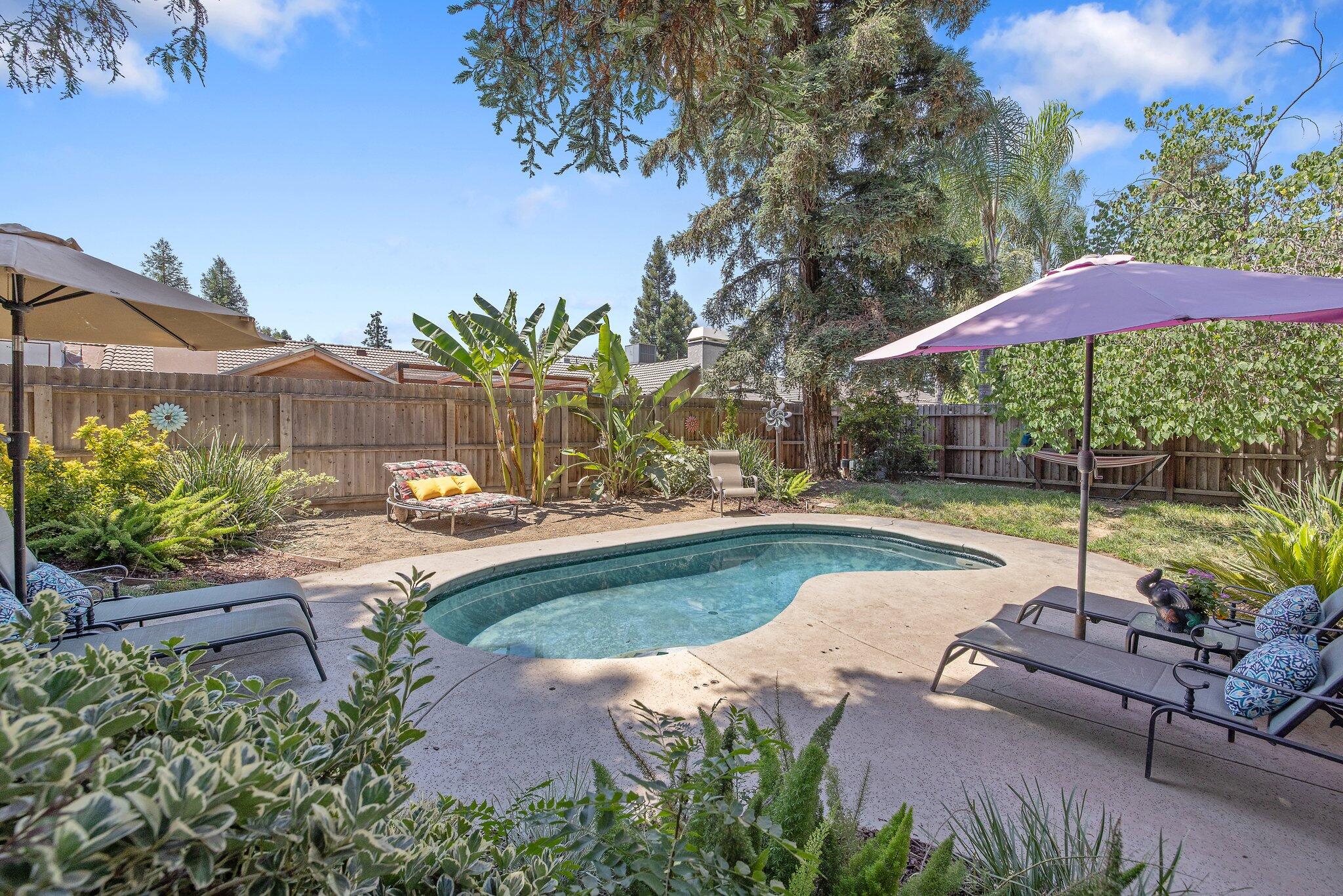 Visalia, California 93292, United States, 3 Bedrooms Bedrooms, ,2 BathroomsBathrooms,Residential,Pending,151423