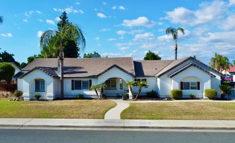 Photo of 285 S Red Oak Street, Porterville, CA 93257 (MLS # 241268)