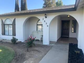 Photo of 2839 W Hemlock Court, Visalia, CA 93277 (MLS # 244352)