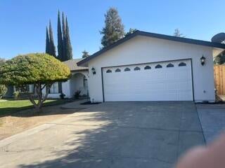 Photo of 2839 W Hemlock Court, Visalia, CA 93277 (MLS # 244352)