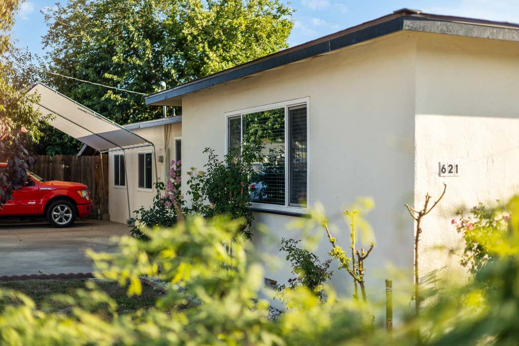 Photo of 621 E Laurel Avenue, Visalia, CA 93292 (MLS # 242381)