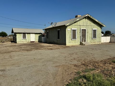 Photo of 1109 N Jaye Street, Porterville, CA 93257 (MLS # 241750)