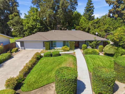 Photo of 435 N O'farrell Court, Visalia, CA 93291 (MLS # 243997)
