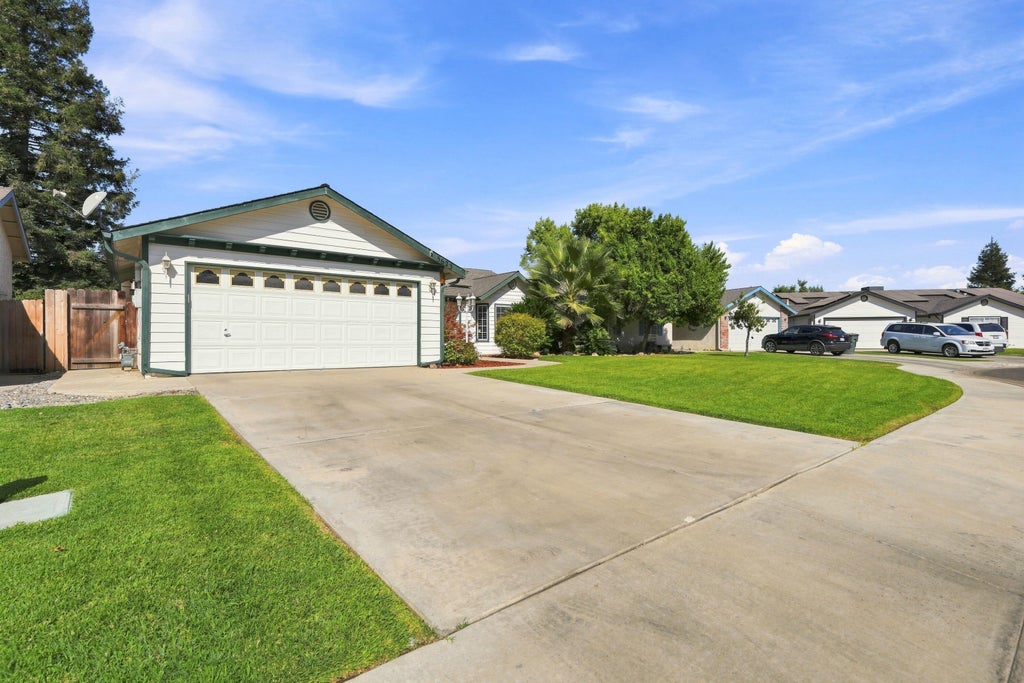 Photo of 3623 S University Street, Visalia, CA 93277 (MLS # 243941)