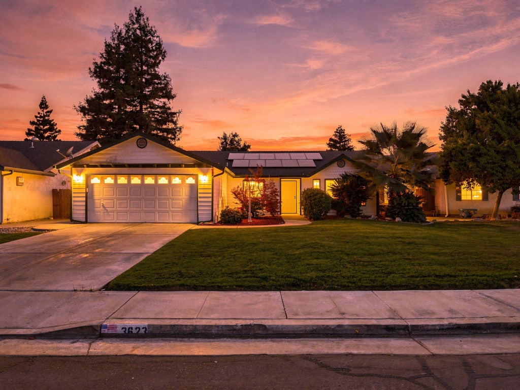 Photo of 3623 S University Street, Visalia, CA 93277 (MLS # 243941)