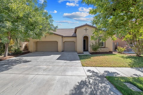 Photo of 3125 W Stewart Avenue, Visalia, CA 93291 (MLS # 244082)