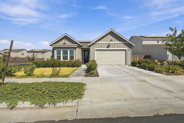 102 E TYLER AVE, VISALIA, CA 93291 - Image 998e46e645ffa0be090b8ca492e8a573/3014662005