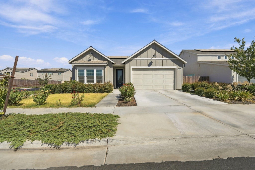 Photo of 102 E Tyler Avenue, Visalia, CA 93291 (MLS # 244098)
