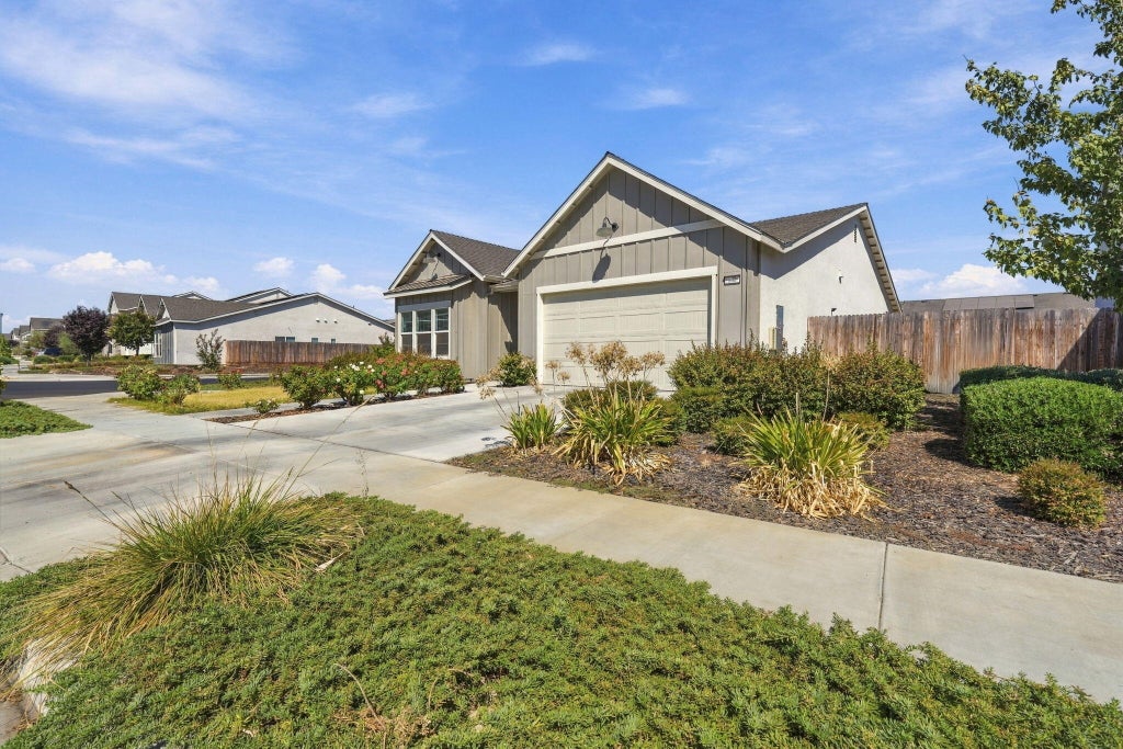 Photo of 102 E Tyler Avenue, Visalia, CA 93291 (MLS # 244098)