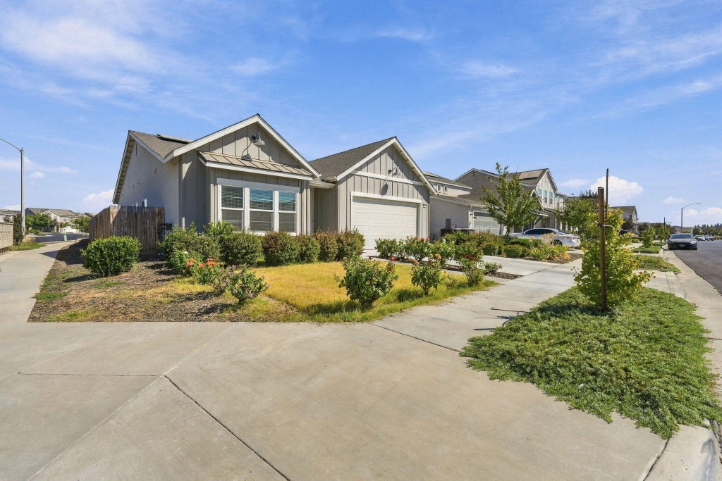 Photo of 102 E Tyler Avenue, Visalia, CA 93291 (MLS # 244098)