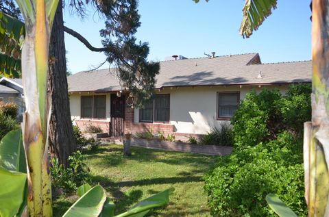 Photo of 1109 N Willis Street, Visalia, CA 93291 (MLS # 240297)