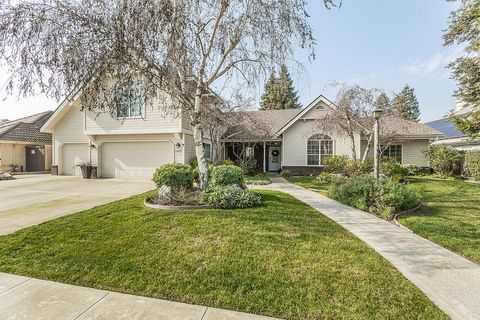 Photo of 2409 SE Cottonwood Circle, Visalia, CA 93277 (MLS # 239542)