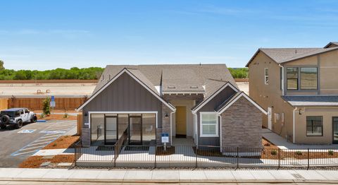 Photo of 947 Lisbon Avenue, Tulare, CA 93274 (MLS # 235446)