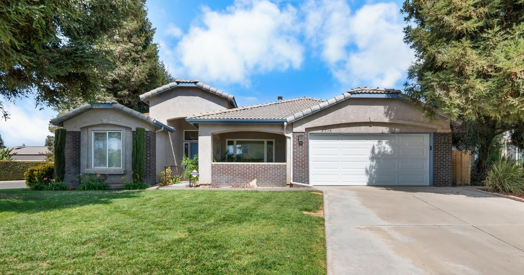 Photo of 2516 Cherry Avenue, Visalia, CA 93292 (MLS # 244317)