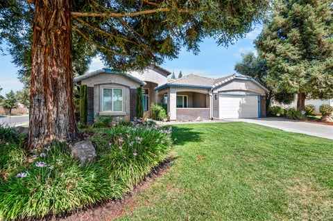 Photo of 2516 Cherry Avenue, Visalia, CA 93292 (MLS # 244317)