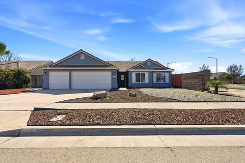 Photo of 865 Avalon Drive, Lemoore, CA 93245 (MLS # 240110)