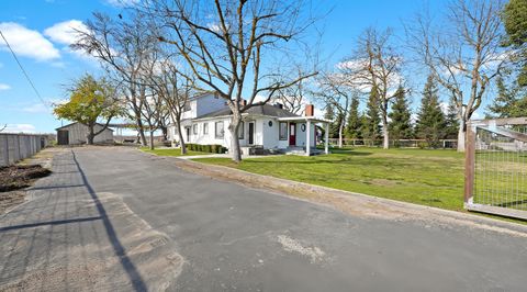 Photo of 41709 Road 52, Reedley, CA 93654 (MLS # 239561)