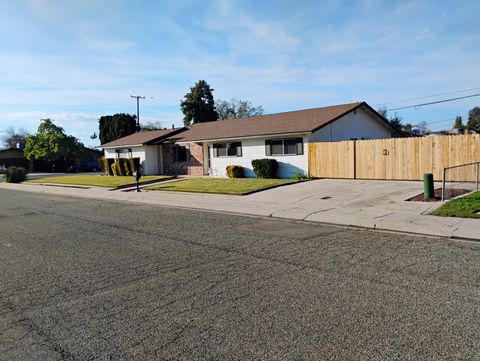 Photo of 4132 W Robinwood Avenue, Visalia, CA 93291 (MLS # 240702)