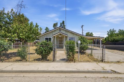 Photo of 796 S Kern Avenue, Farmersville, CA 93223 (MLS # 241585)