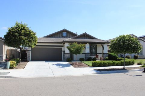 Photo of 1620 W Porter Avenue, Visalia, CA 93291 (MLS # 241271)