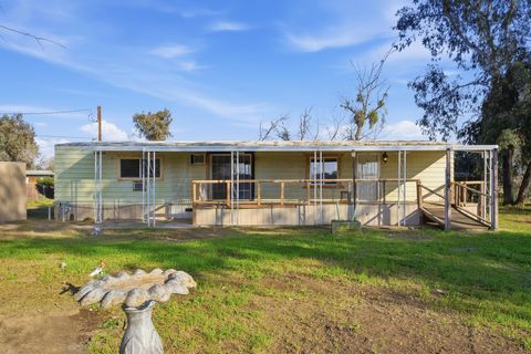 Photo of 984 S Wisconsin Street, Porterville, CA 93257 (MLS # 239450)