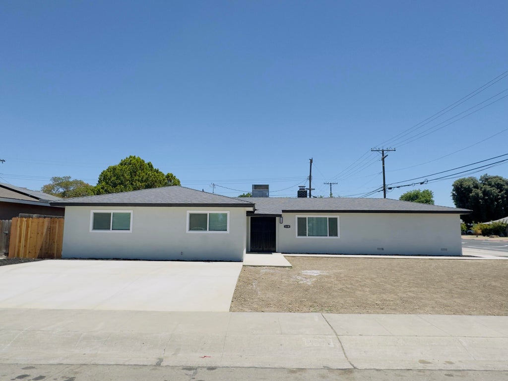 Photo of 1138 S Valley Street, Visalia, CA 93277 (MLS # 242266)