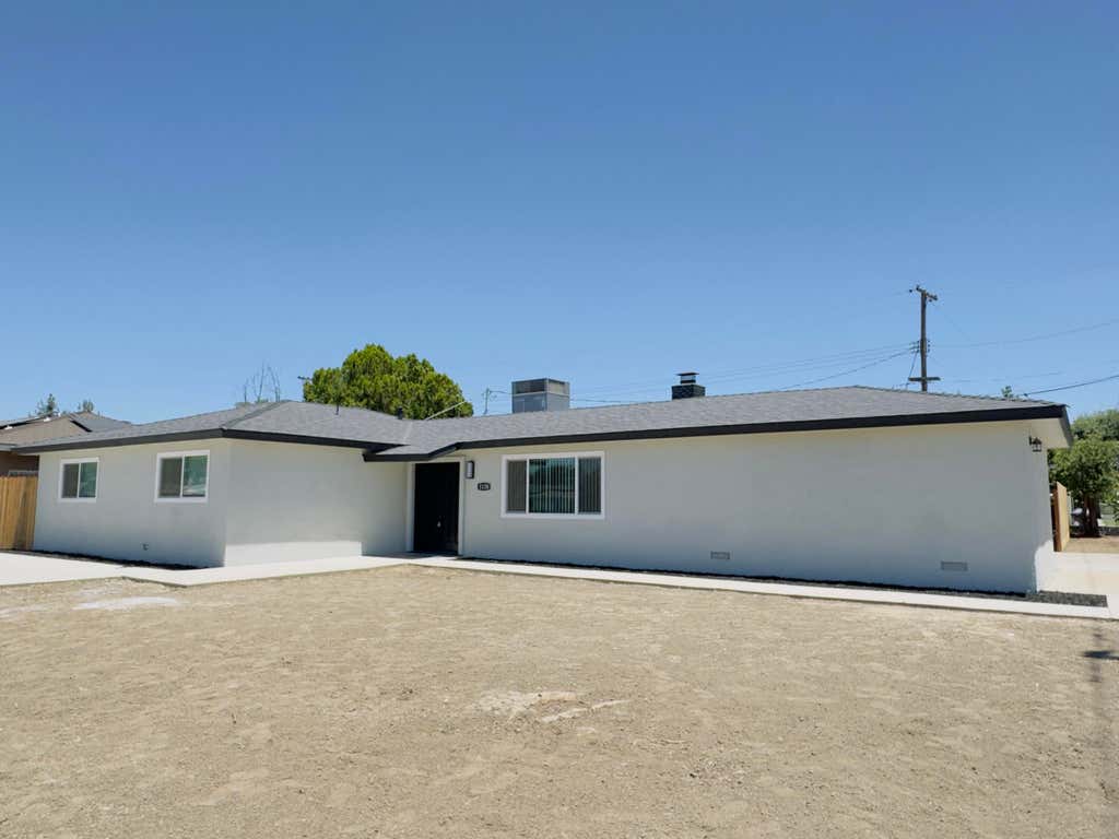 Photo of 1138 S Valley Street, Visalia, CA 93277 (MLS # 242266)