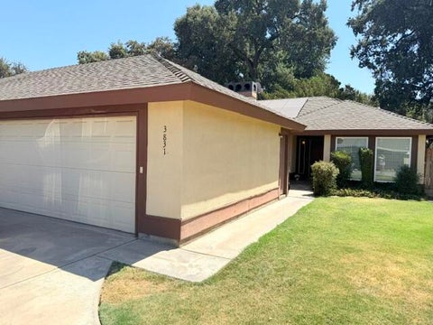 Photo of 3831 W Hillsdale Avenue, Visalia, CA 93291 (MLS # 243670)