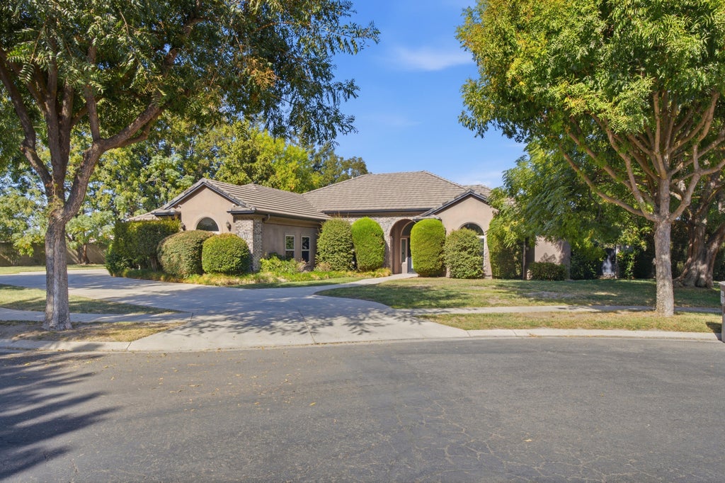 Photo of 6822 W Grove Avenue, Visalia, CA 93291 (MLS # 244645)