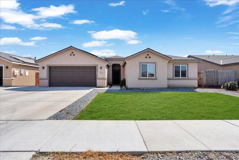 Photo of 2439 Madeline Drive, Hanford, CA 93230 (MLS # 240048)