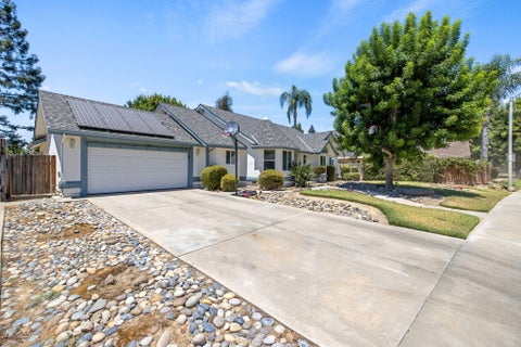 Photo of 1843 S Oakhurst Court, Visalia, CA 93292 (MLS # 242982)