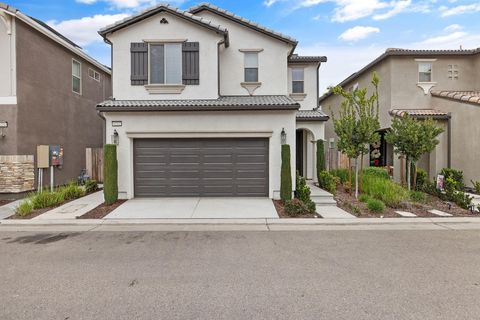 Photo of 6212 E Bibi Drive, Fresno, CA 93727 (MLS # 239814)