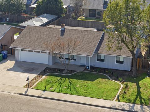 Photo of 1405 Huntsman Avenue, Selma, CA 93662 (MLS # 239687)