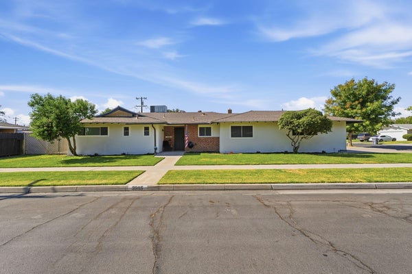 3985 N TOLLHOUSE RD, FRESNO, CA 93726 - Image a00e19d6b63ff74efb1ce689db97ad8b/608525840
