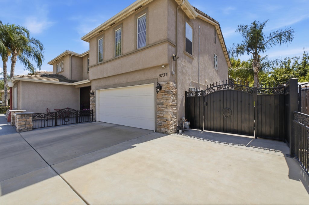 Photo of 5733 W Babcock Avenue, Visalia, CA 93291 (MLS # 243898)