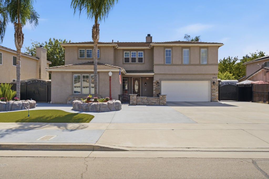 Photo of 5733 W Babcock Avenue, Visalia, CA 93291 (MLS # 243898)